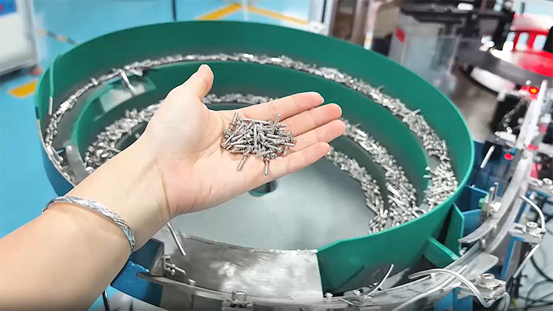Роторное оборудование для оптической сортировки крепежа